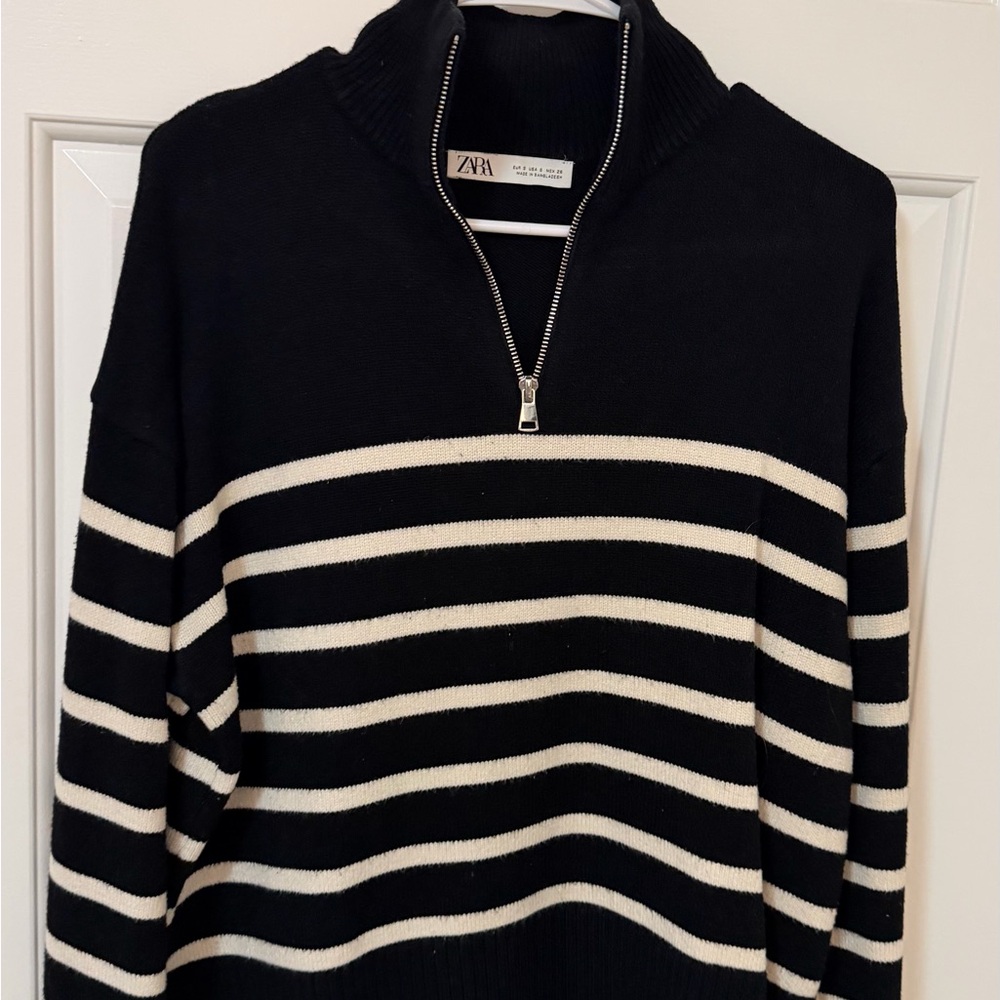 Zara Women's Black and White Striped Zip-Up Sweater